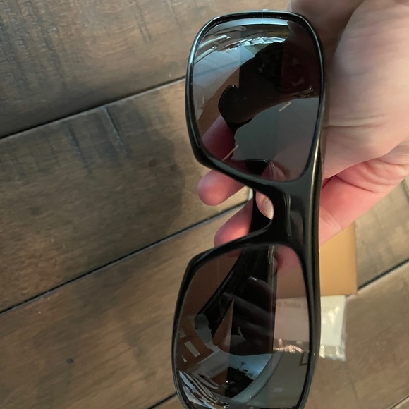 Black Gucci Sunglasses - Picture 3 of 3